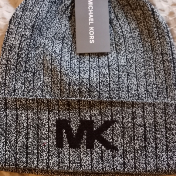 (@) Michael kors men beanie hat - Picture 2 of 4